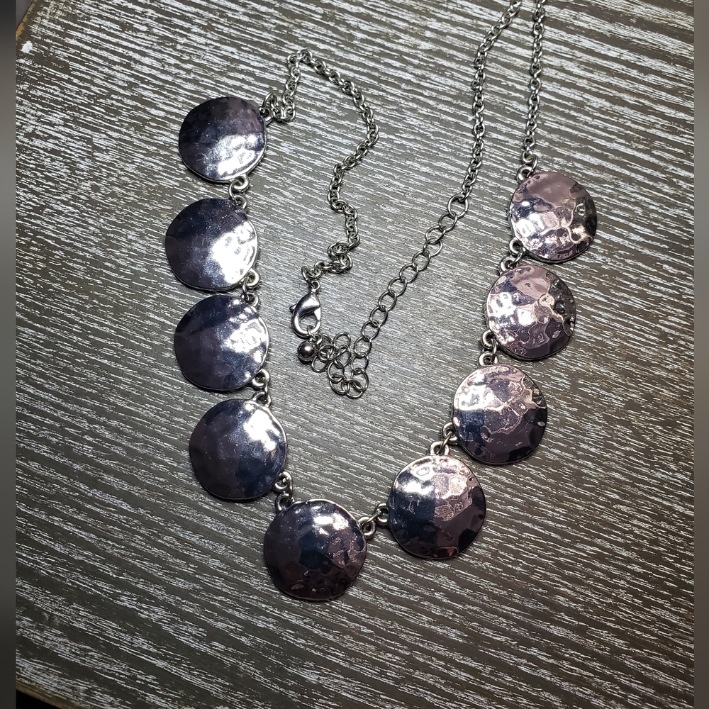 Silver Tone Hammered Discs Necklace